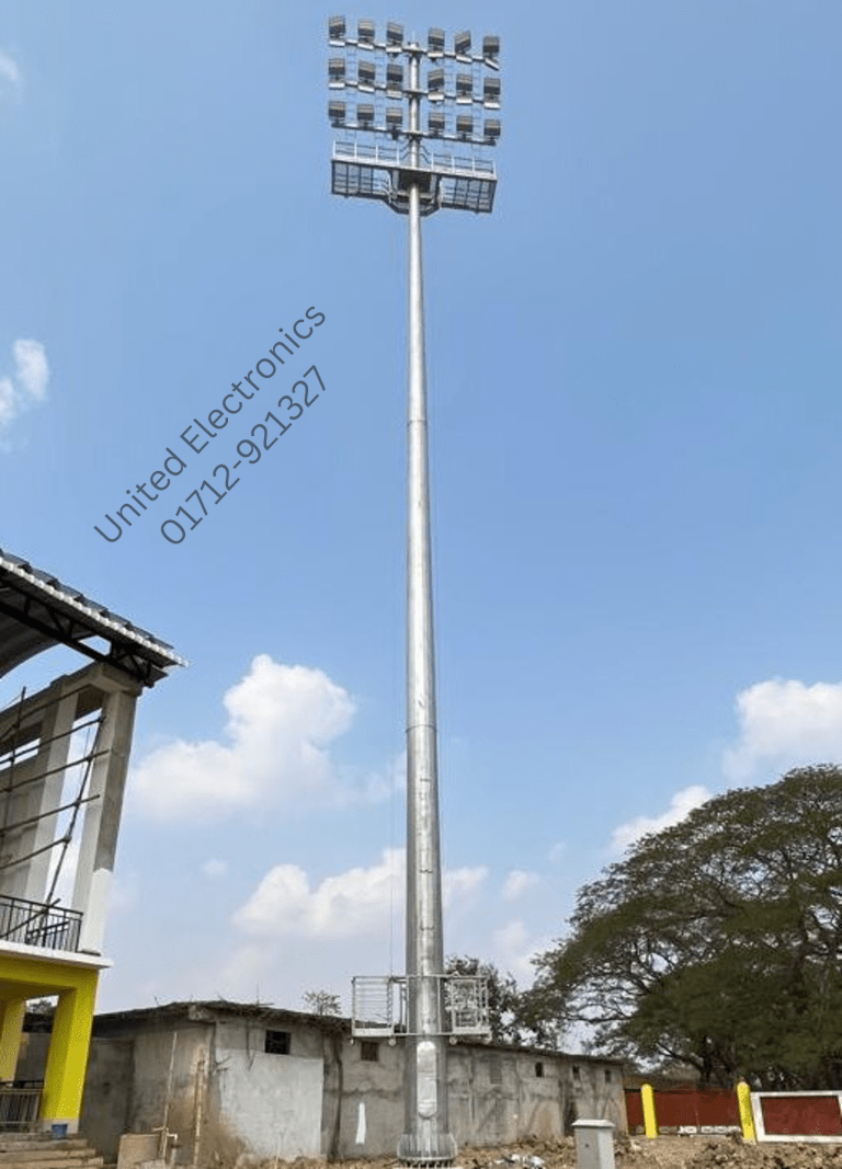 High mast pole with a rectangular floodlight array